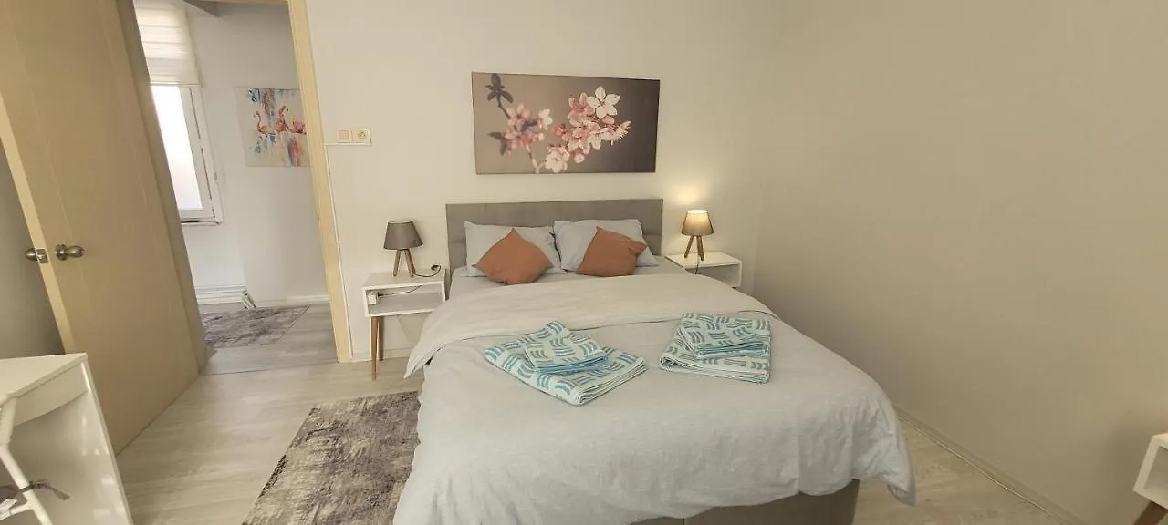 شقة اسطنبول  في Family Apt For 7 People, 10 Min Walk To Taksim Square 0*,  تركيا